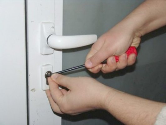 Minori cercetaţi în stare de libertate, pentru furt